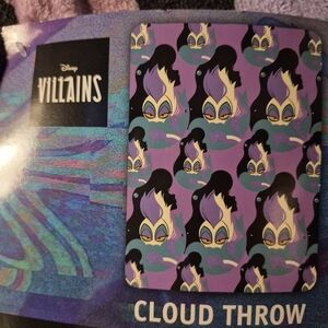 URSULA THROW plus A Bonus Disney Villains Lint Rollers 4-Pack